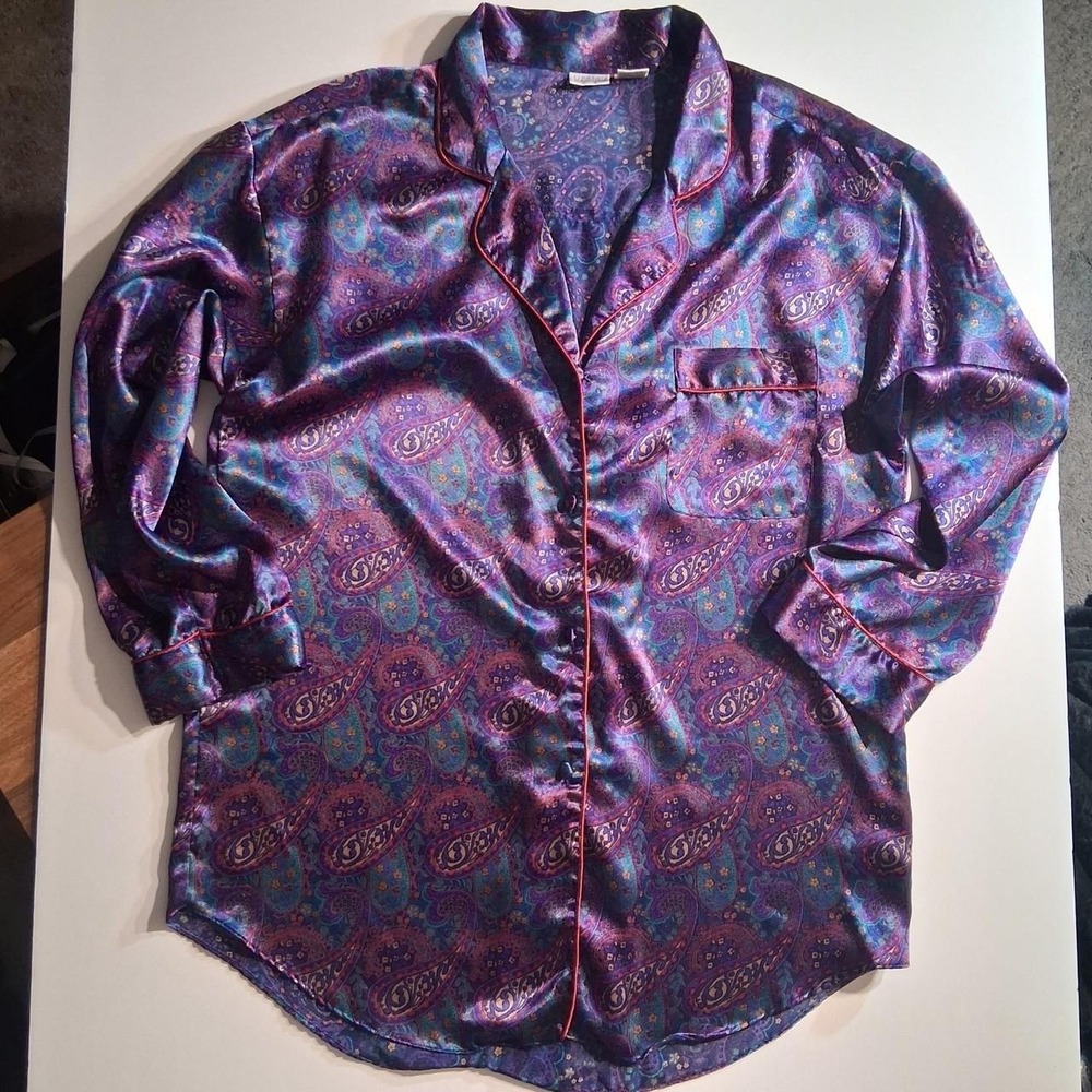 Womens Vintage 90s pajama top full button front purple & blue paisley